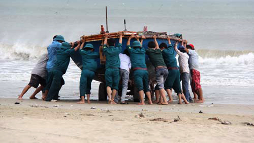 Localidades centrales de Vietnam en combate con huracán Nari